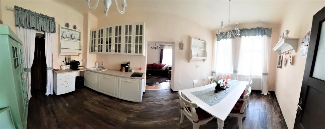Chalupa Jilemnice: Spacious 5-Bedroom House with Private Garden Exterior photo